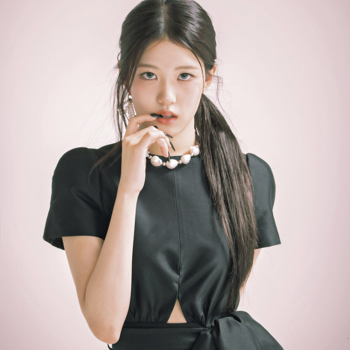 Yoon Jiyoon (izna)的幕後花絮