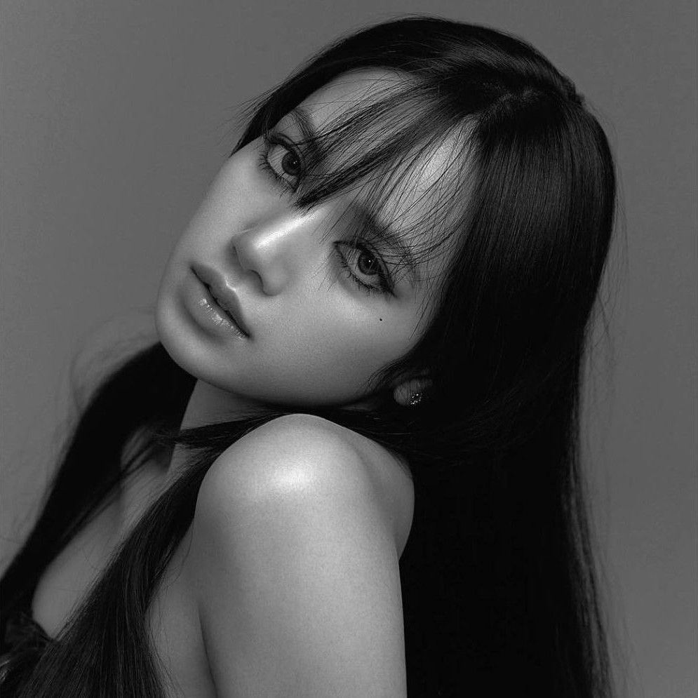 Foto aktivitas terbaru Lisa (BLACKPINK)