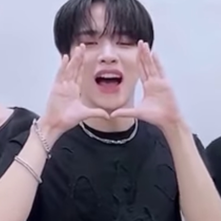 A moment captured by Hanjun (n.SSign)'s fan