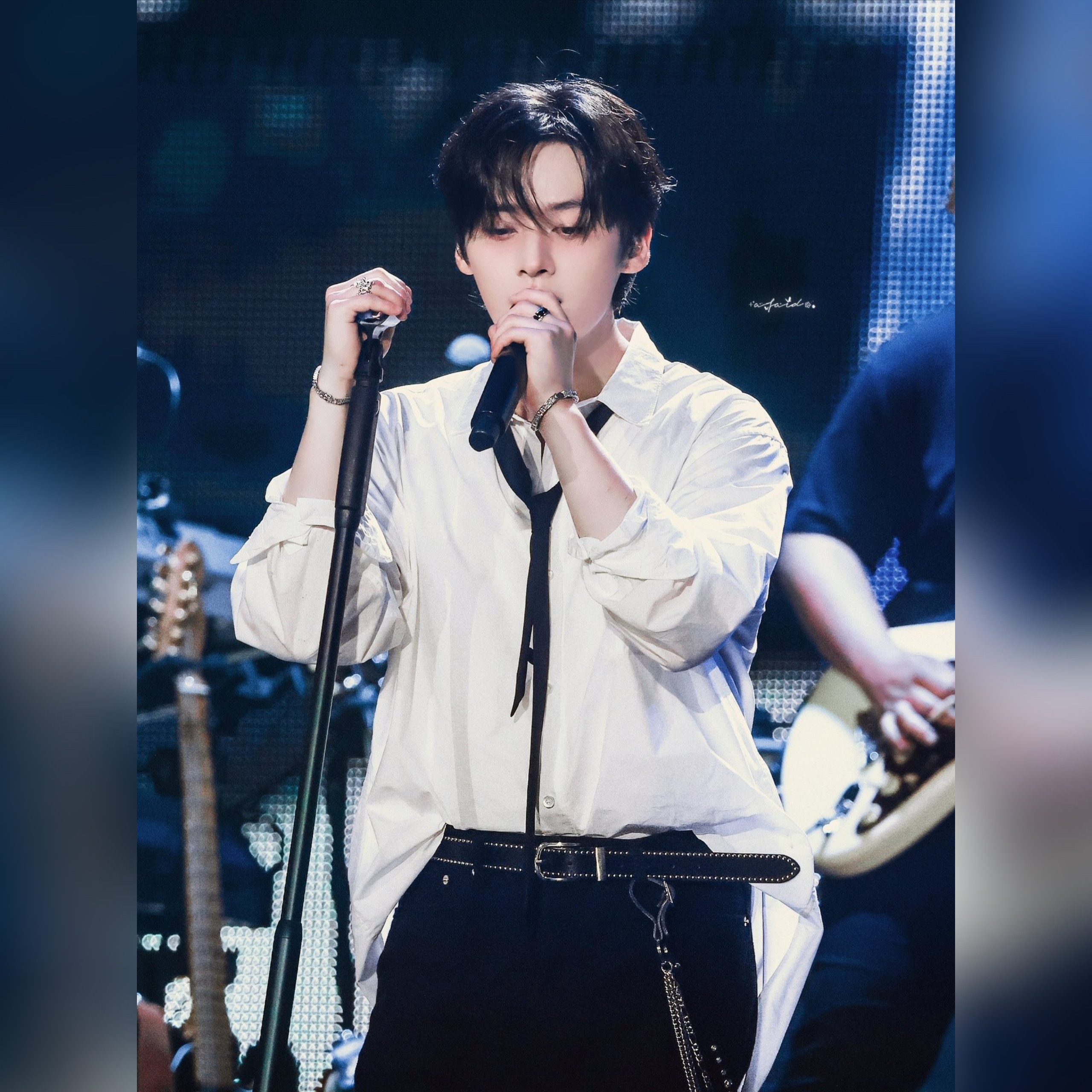 Latest photo of Lee Know (Stray Kids)