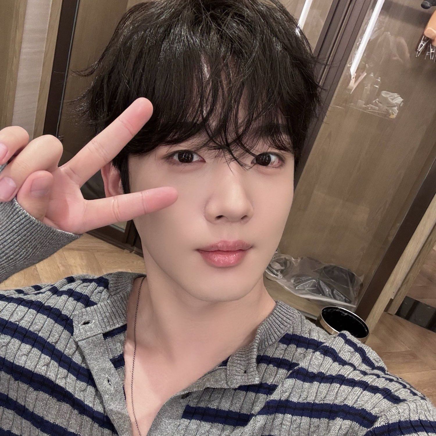Behind-the-scenes cut of Kim Yohan (WEi)