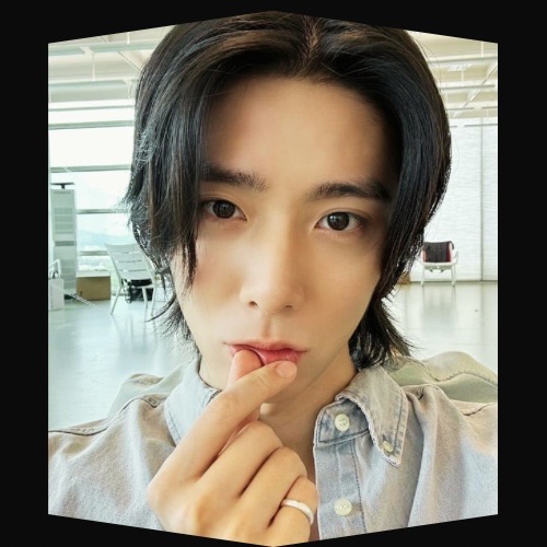 Recent activity shot of Hwiyoung (SF9)