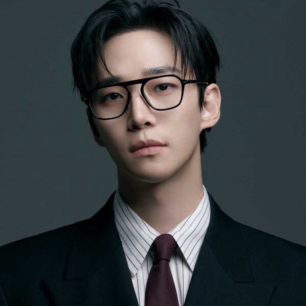 Behind-the-scenes cut of Junho (2PM)