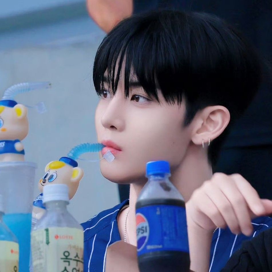 裴珍映的最新活动照片