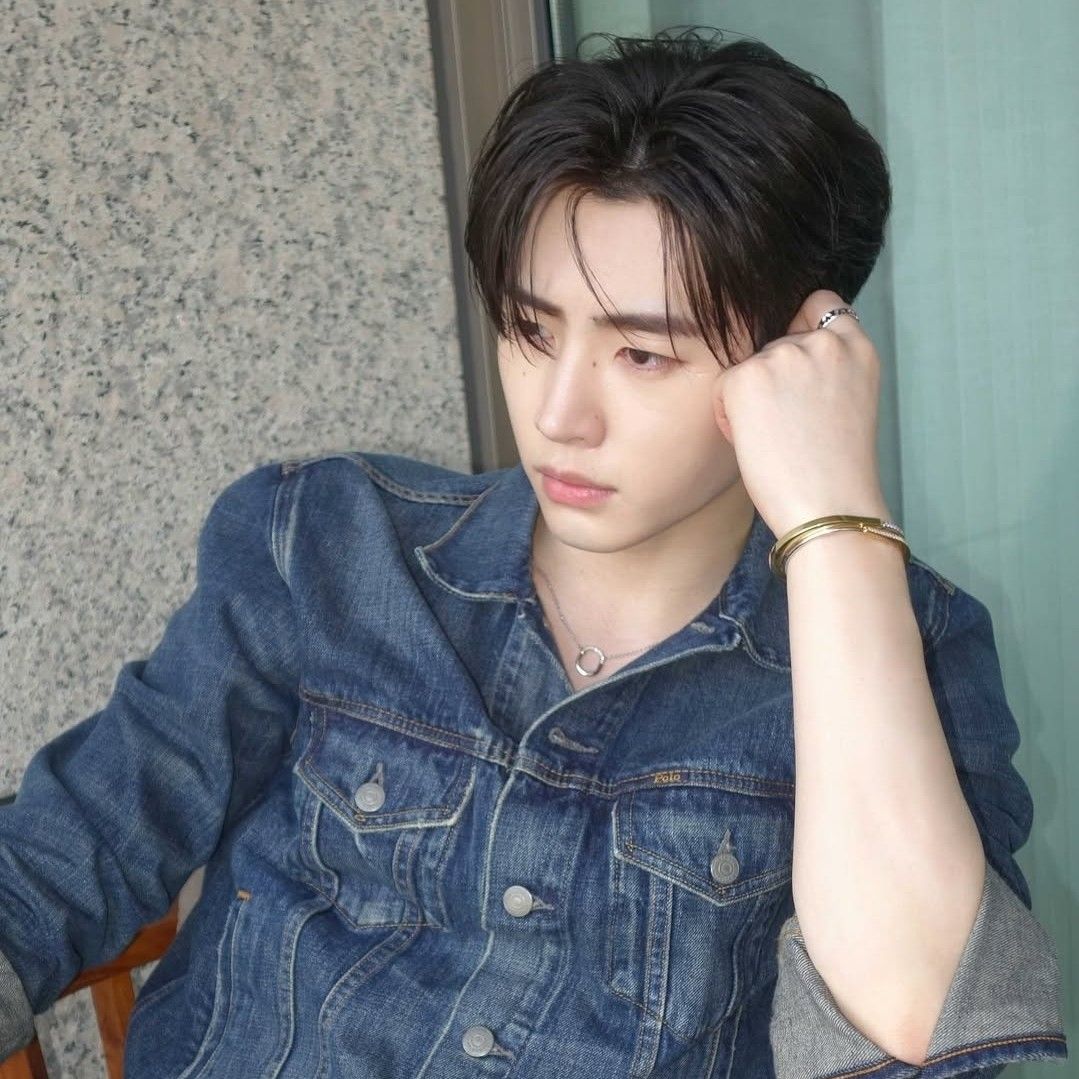 Recent activity shot of Sunghoon (ENHYPEN)