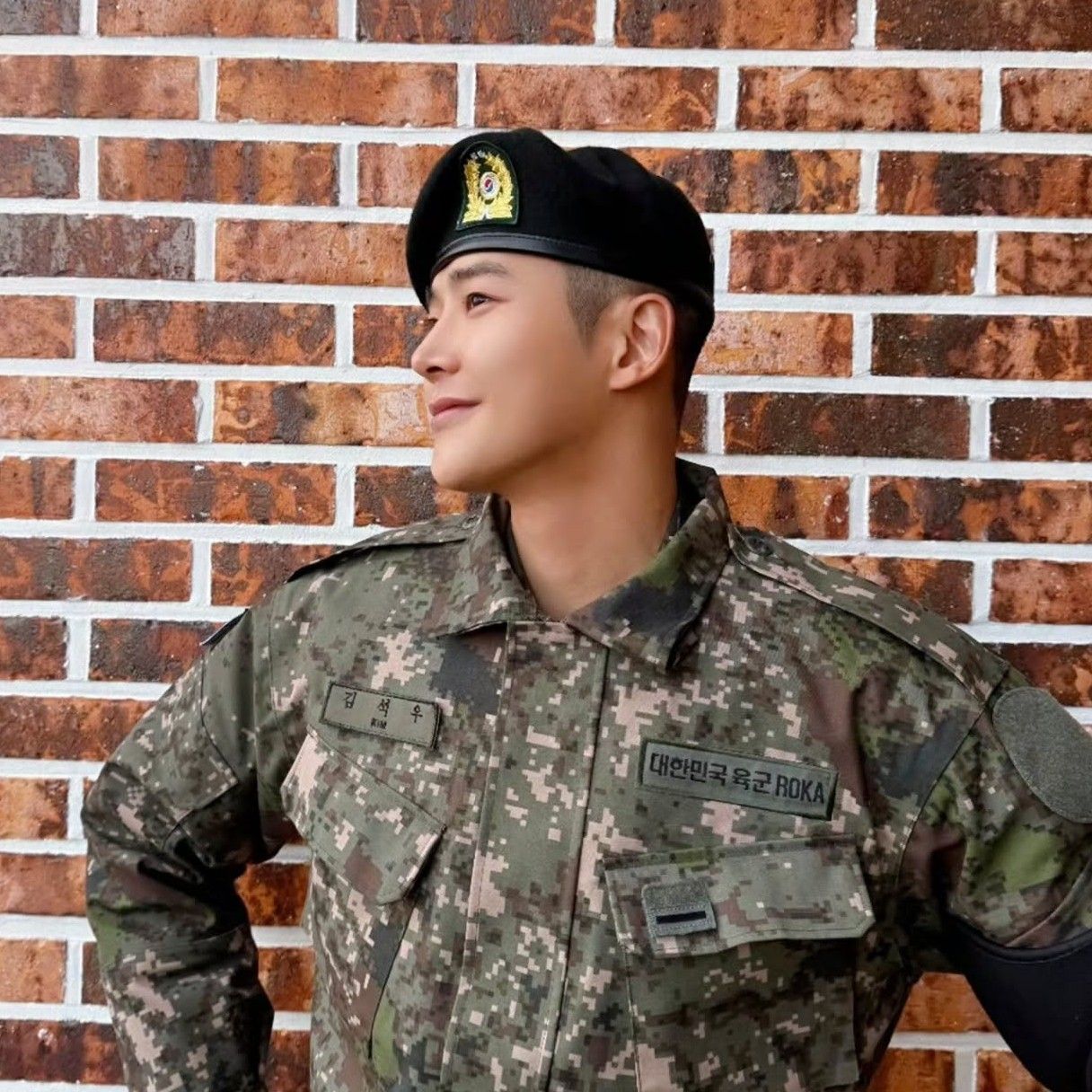 Behind-the-scenes cut of Rowoon