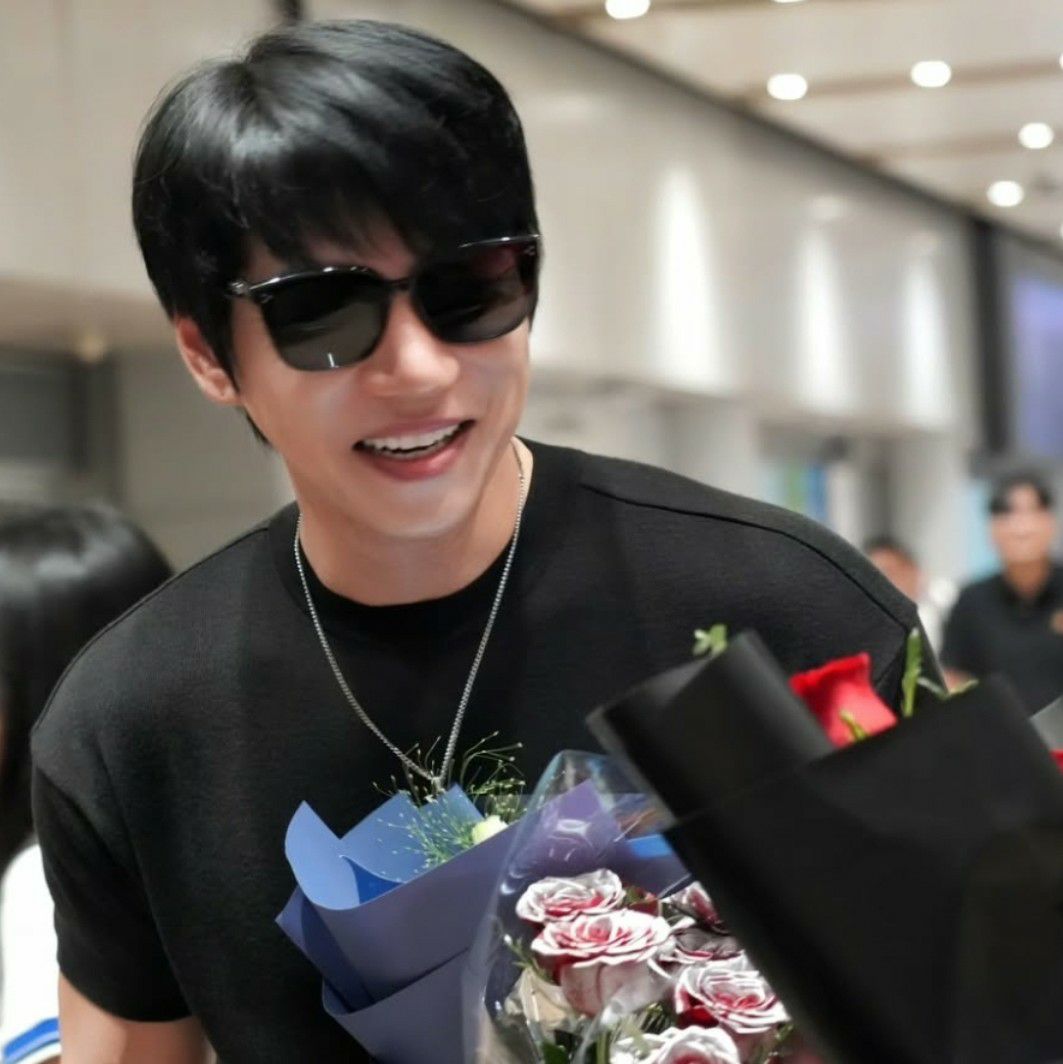 Latest photo of Hwang Chiyeol