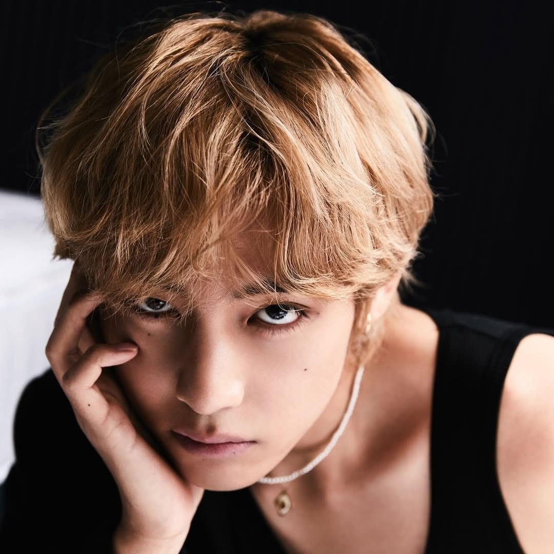 Behind-the-scenes cut of V (BTS)