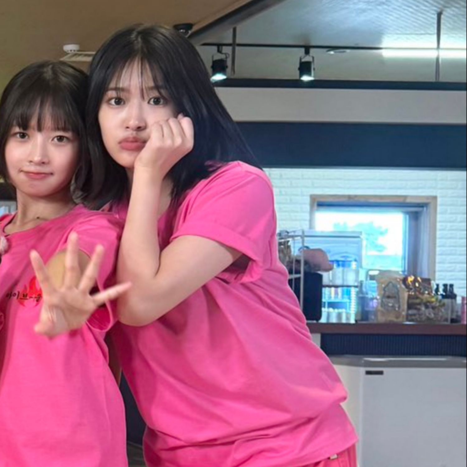 A moment captured by IVE's fan