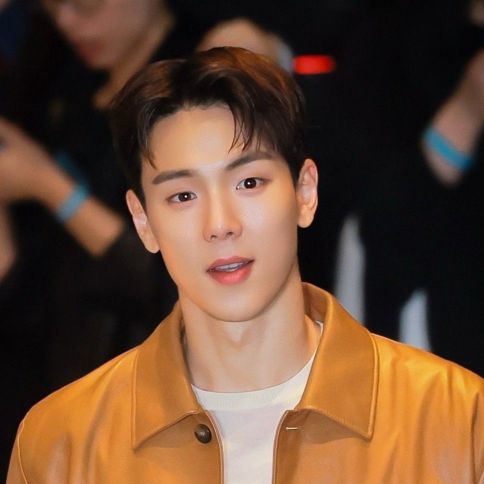 A moment captured by Shownu (MONSTA X)'s fan