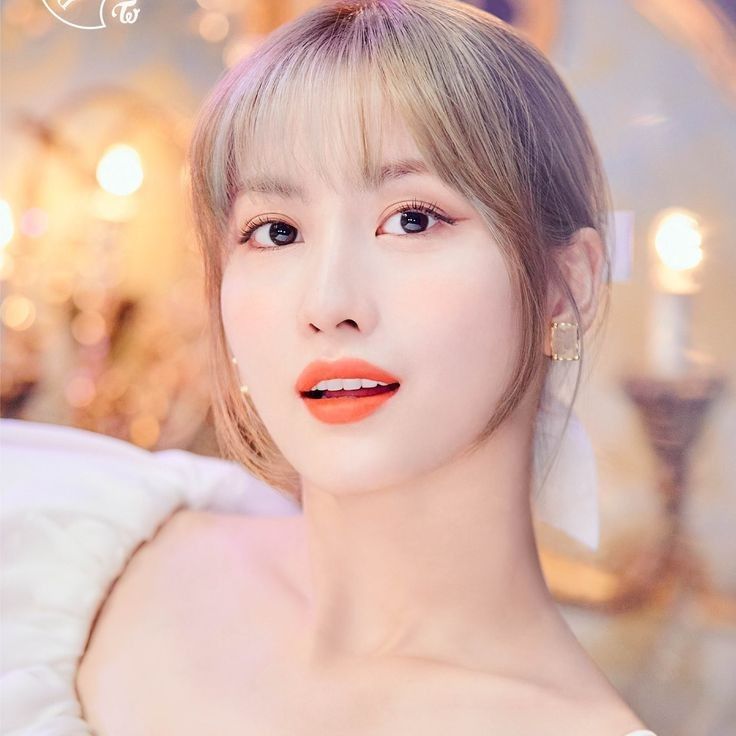 Foto terbaru Momo (TWICE)