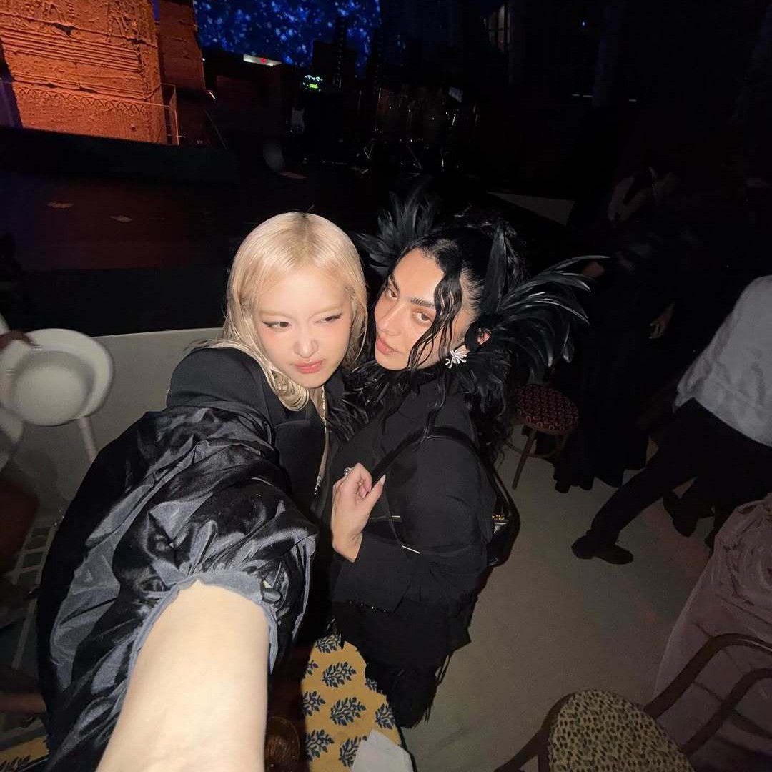 Momen yang diabadikan oleh penggemar ROSÉ (BLACKPINK)