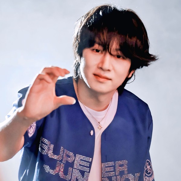 〜SUPER JUNIOR〜ヒチョルまとめ売り！ SUPER JUNIOR ヒチョル、いじめ対策のために約1,000万円を寄付 - Kstyle