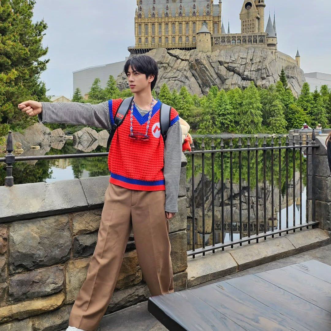 Behind-the-scenes cut of Jin (BTS)
