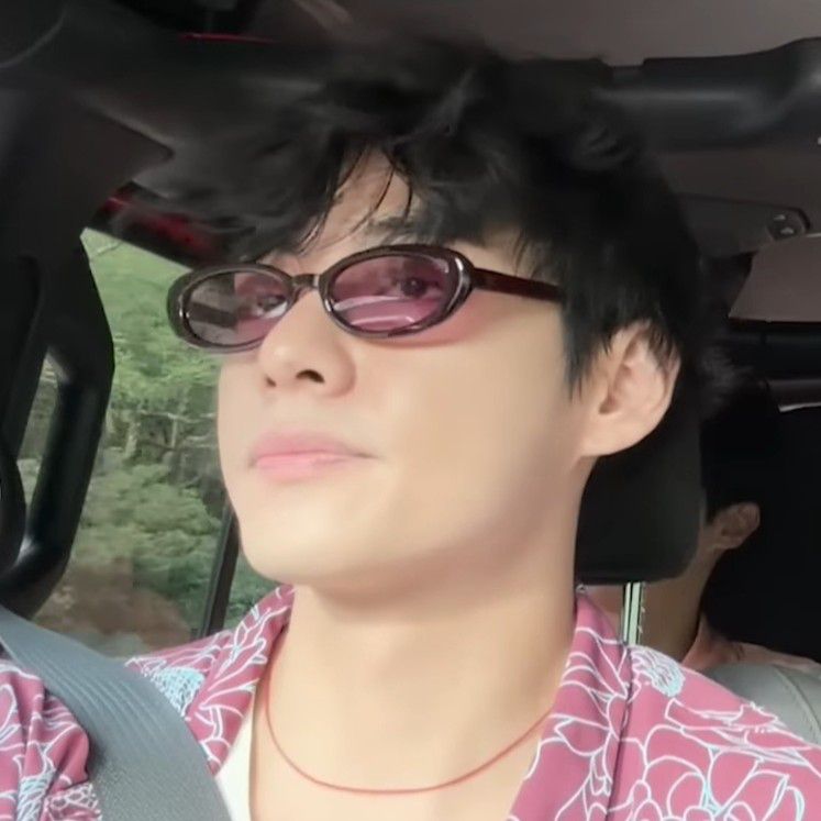 뷔 (방탄소년단) 최근 활동샷