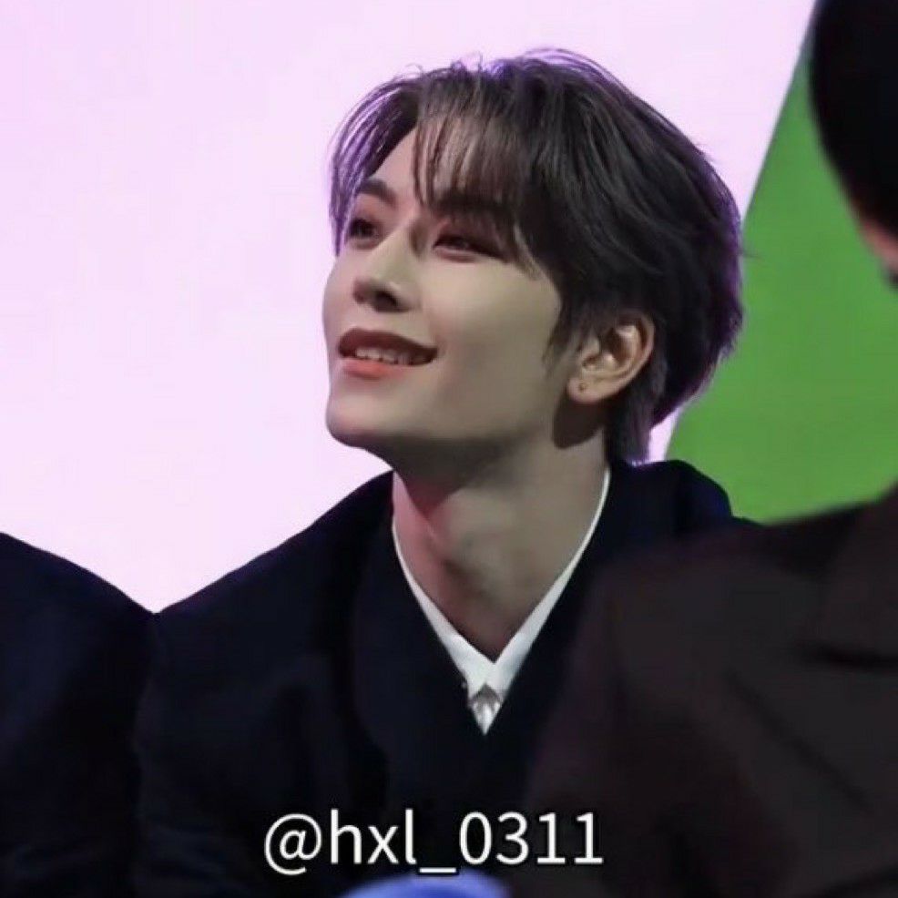 A moment captured by He Xinlong (ALPHA DRIVE ONE)'s fan