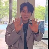 Recent activity shot of Hwang Chiyeol