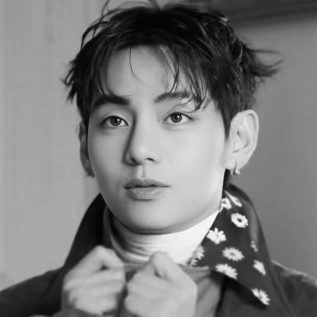 Behind-the-scenes cut of V (BTS)