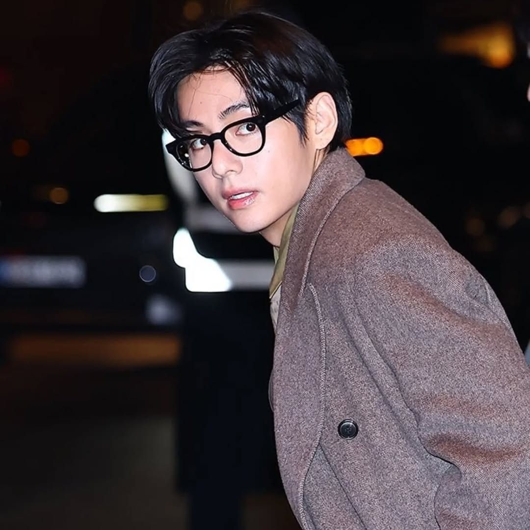 뷔 (방탄소년단)의 최신 사진