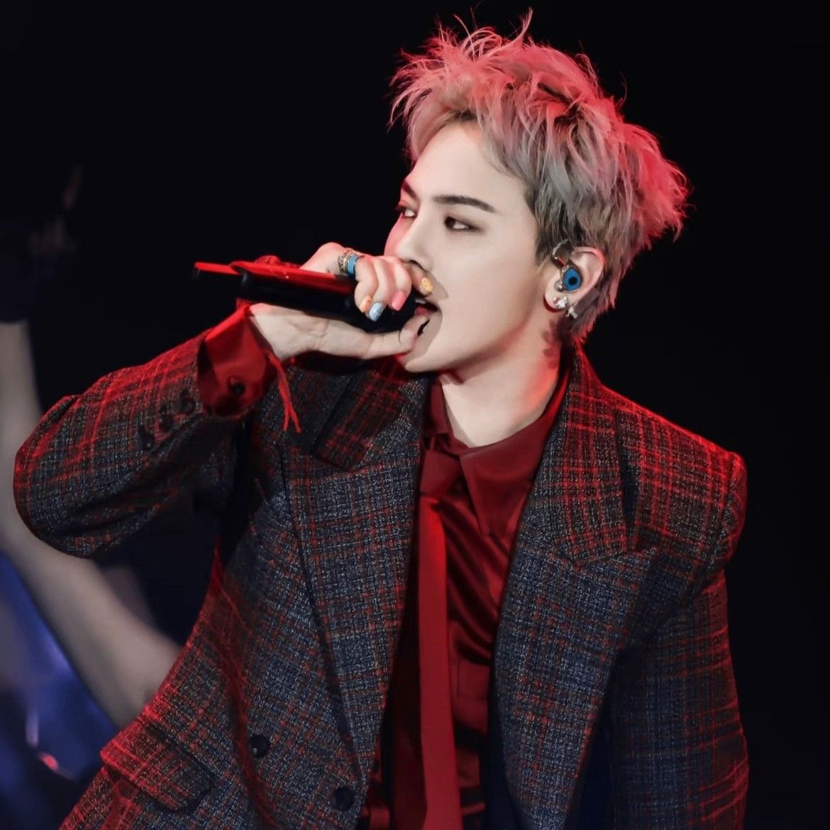 Recent activity shot of G-DRAGON (BIGBANG)