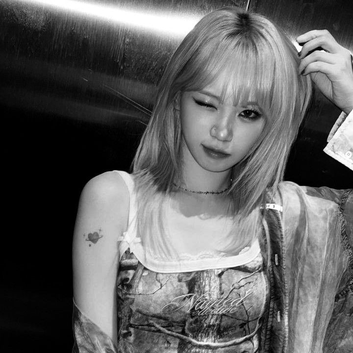 Latest photo of Kim Chaewon (LE SSERAFIM)