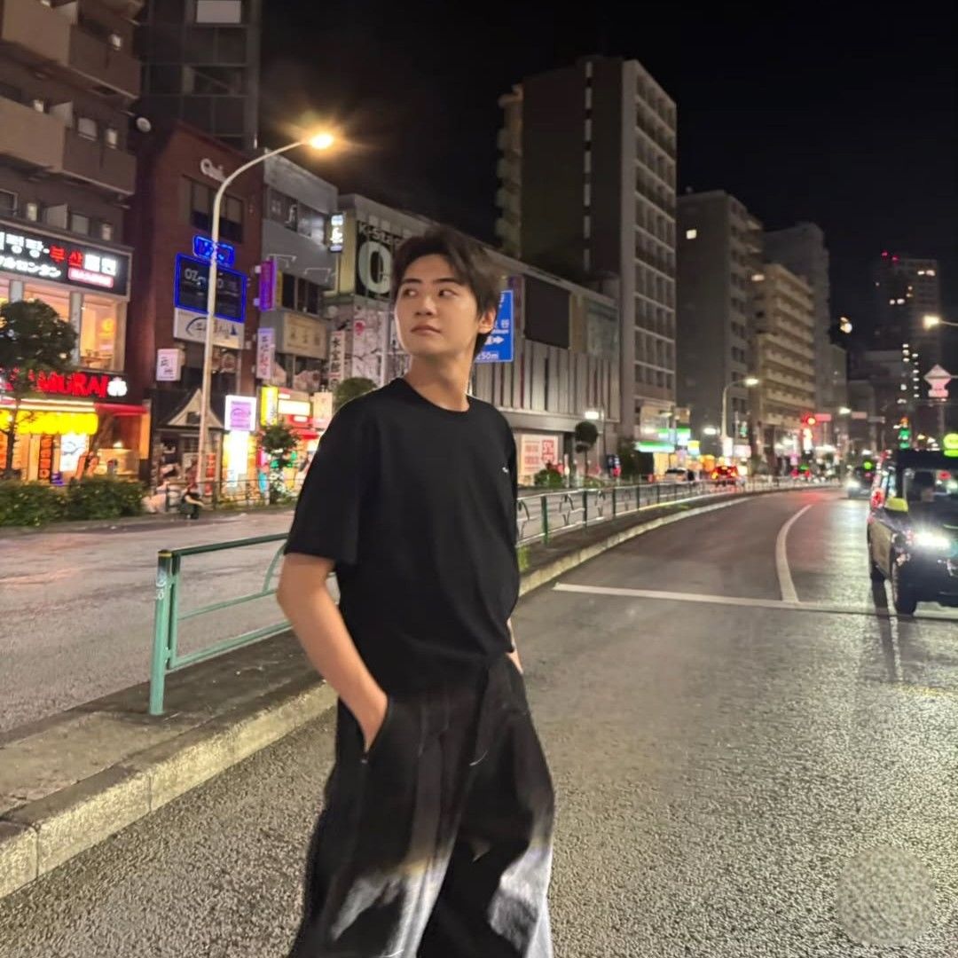 A moment captured by Lee Jinhyuk's fan