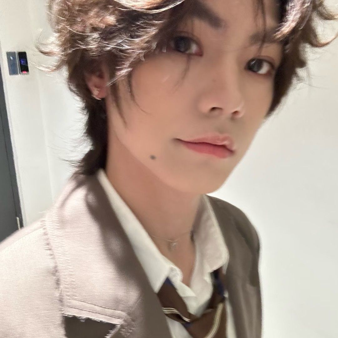 Behind-the-scenes cut of Xiong (NexT1DE)