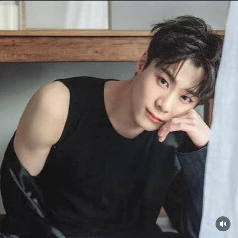 Latest photo of Moonbin (ASTRO)