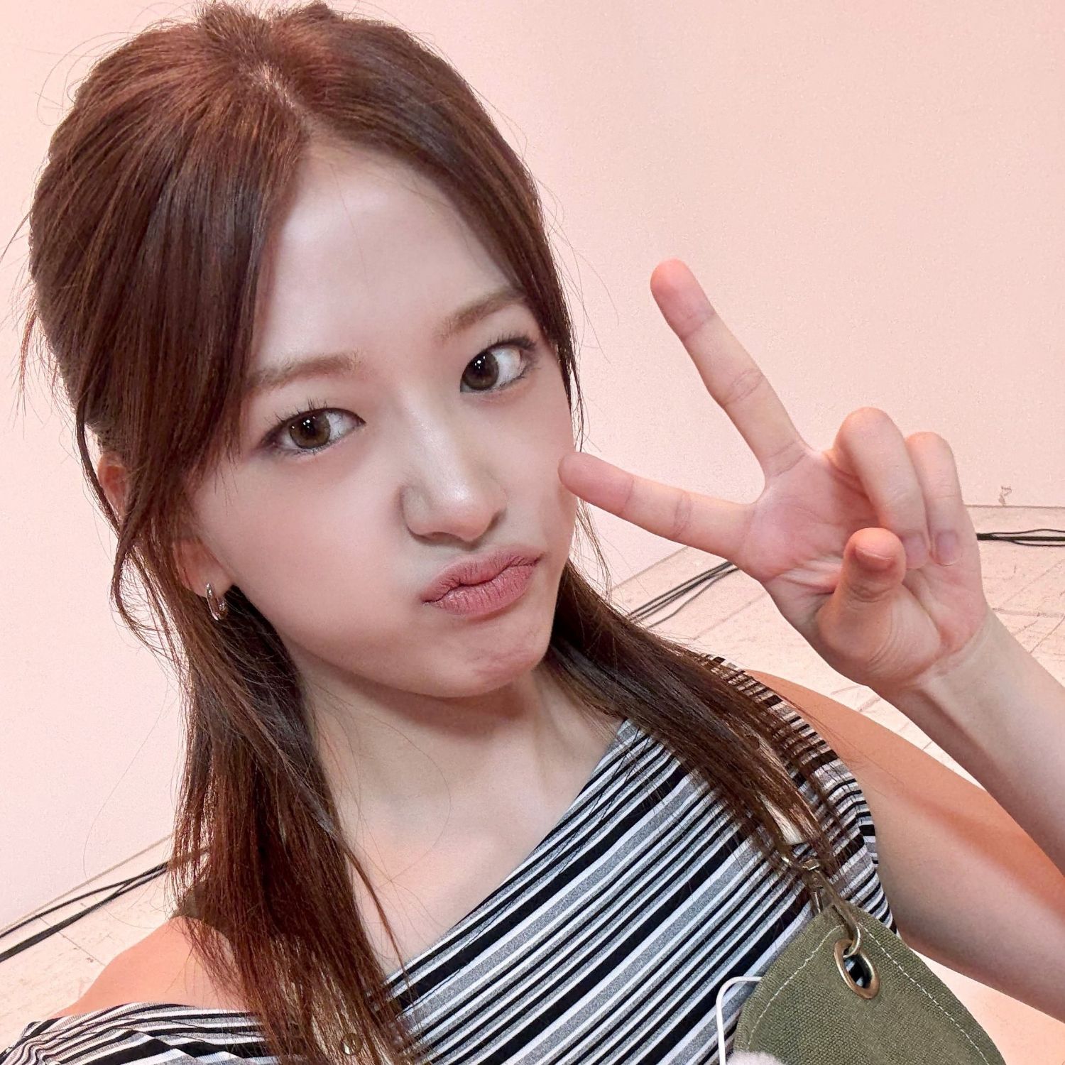 A moment captured by An Yujin (IVE)'s fan