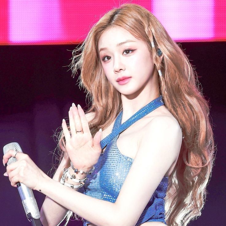 Behind-the-scenes cut of Pharita (BABYMONSTER)