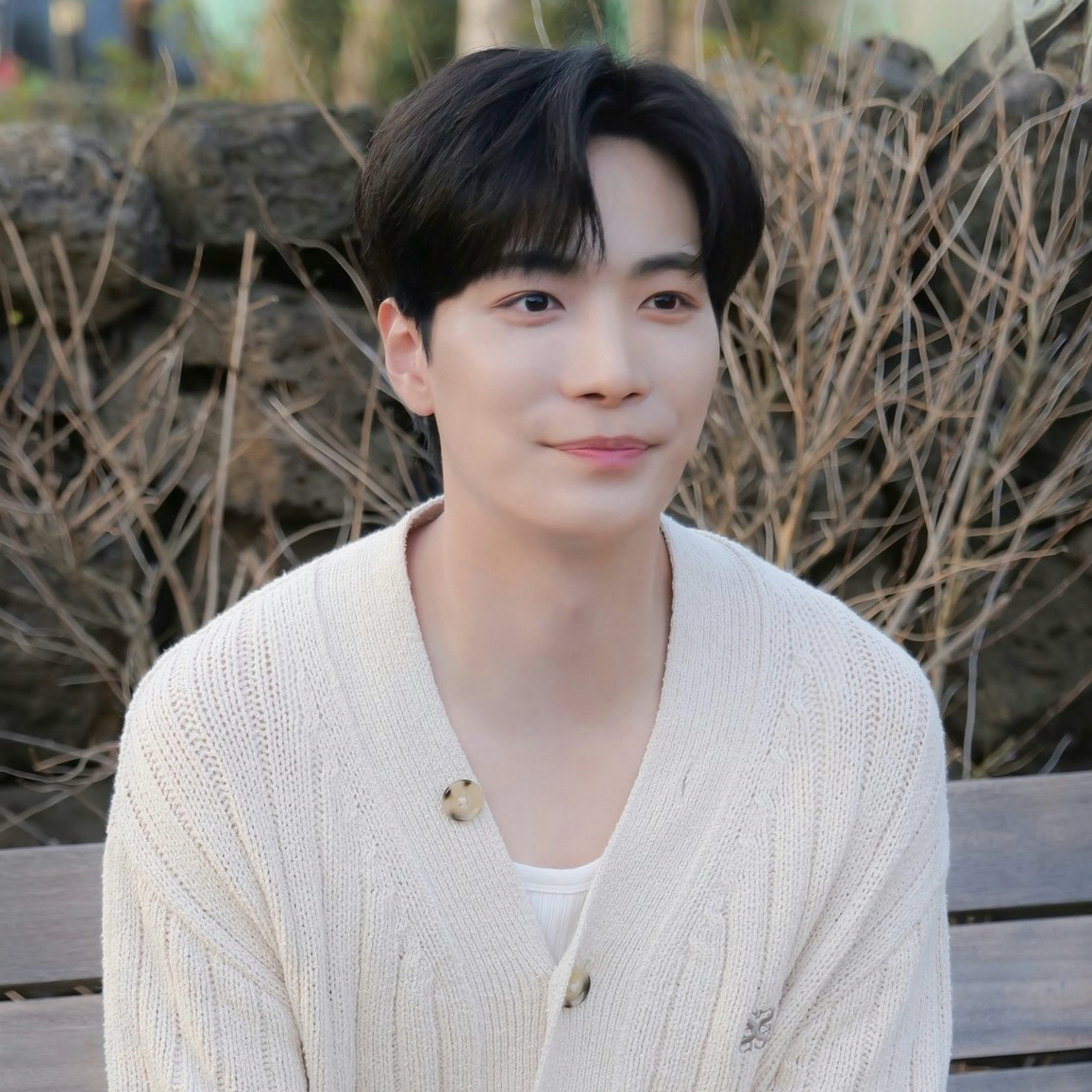 A moment captured by Kim Jonghyeon's fan