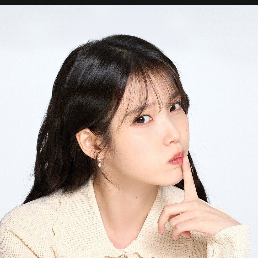 Behind-the-scenes cut of IU