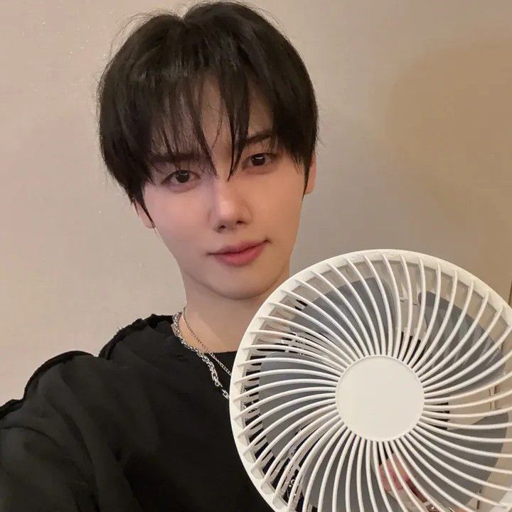 A moment captured by Minhee (CRAVITY)'s fan