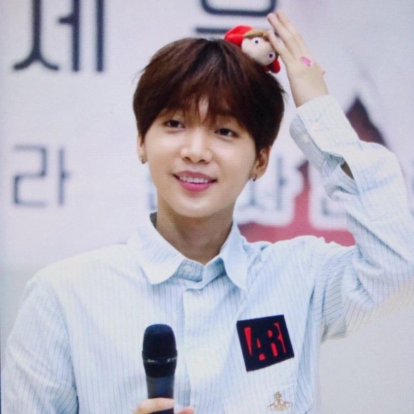 A moment captured by Jeong Sewoon's fan