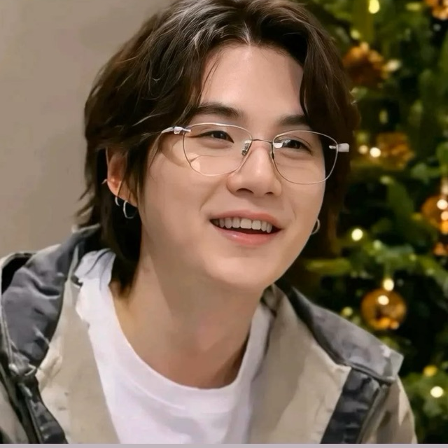 SUGA (防弹少年团)的最新照片