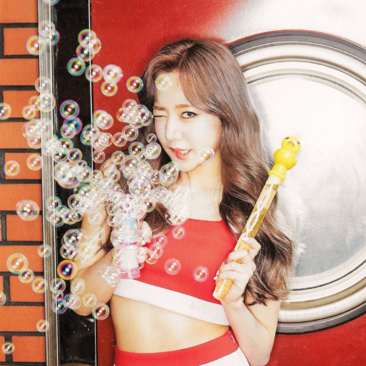 A moment captured by Kim Namjoo (Apink)'s fan