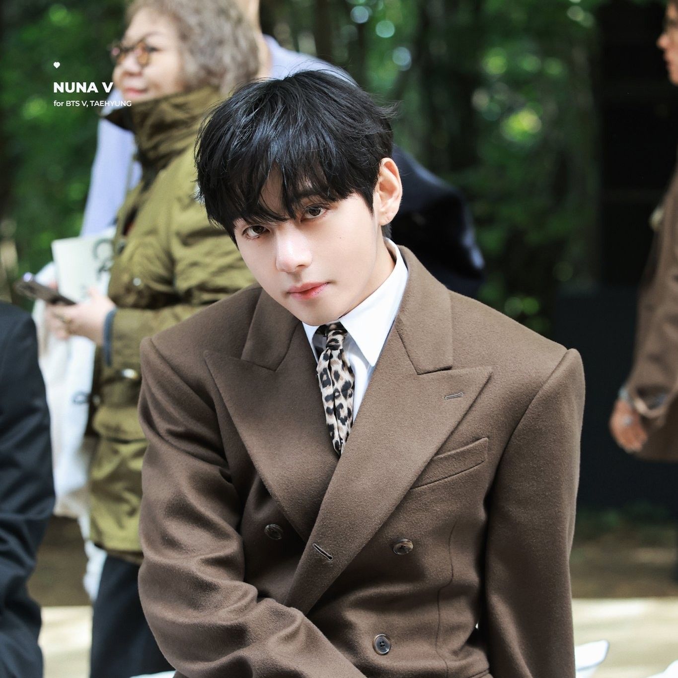 V (防彈少年團)的最新照片