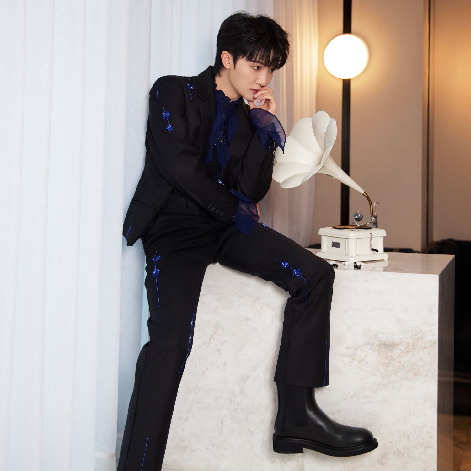 Behind-the-scenes cut of Charlie Zhou
