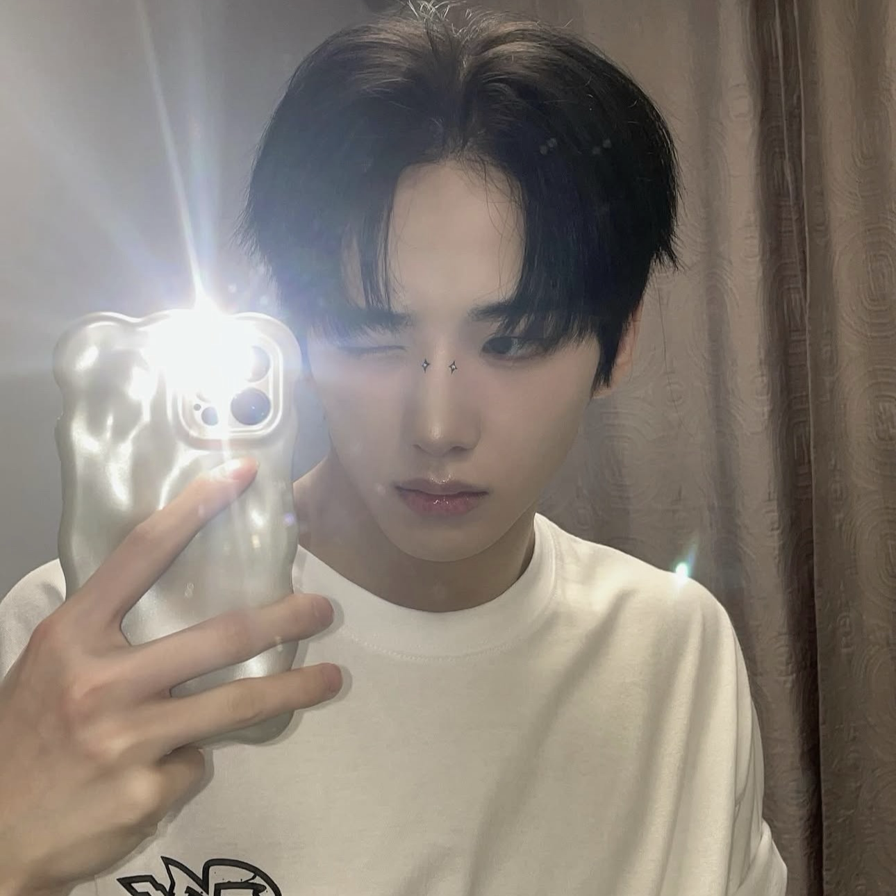 Behind-the-scenes cut of Minjae (Xikers)