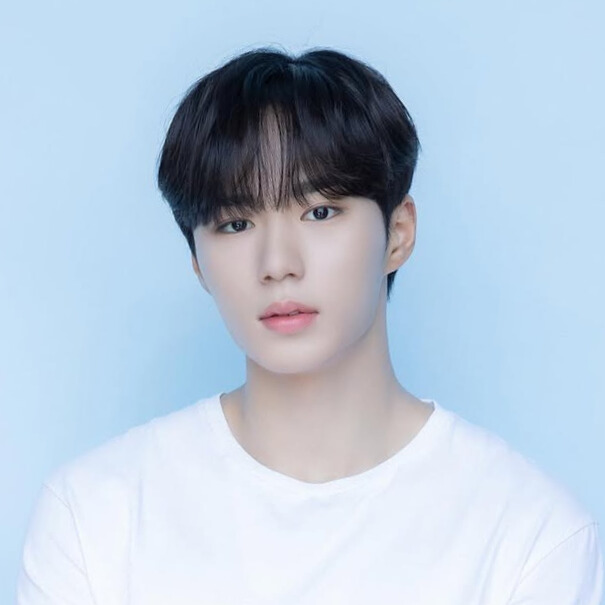 Behind-the-scenes cut of Kim Junseo (ALPHA DRIVE ONE)