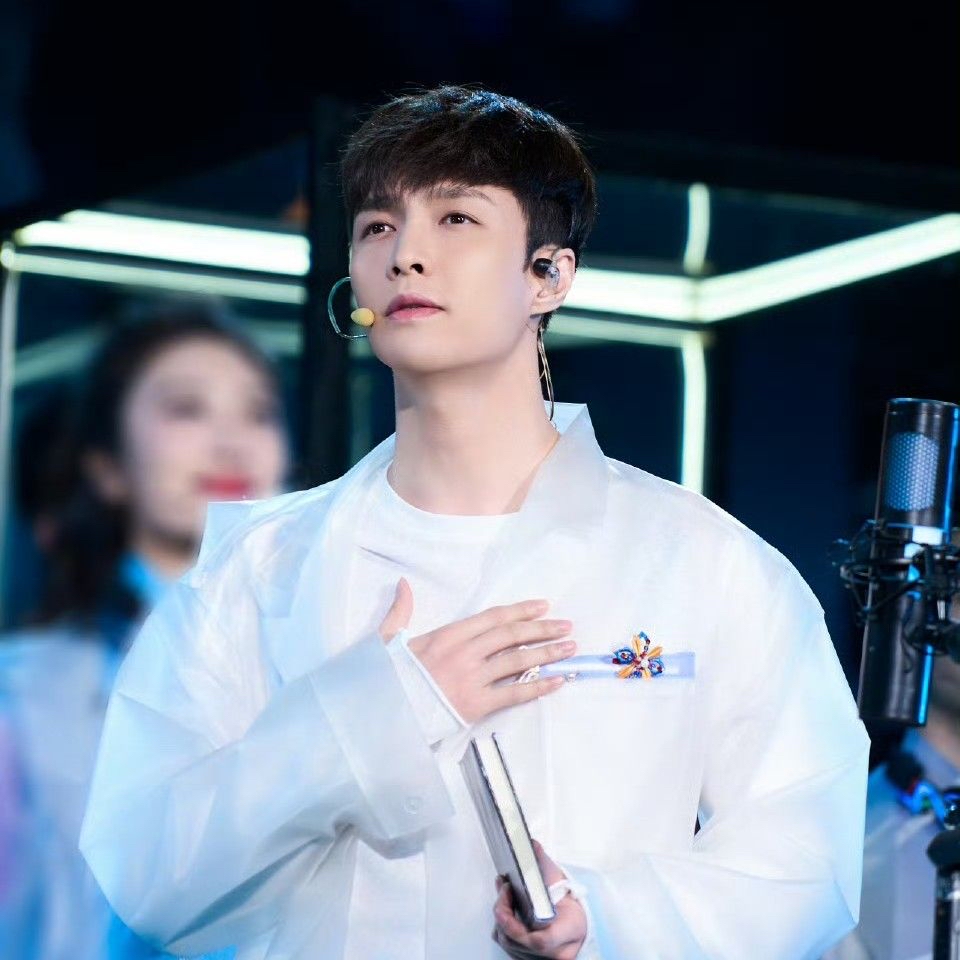 A moment captured by Lay (EXO)'s fan