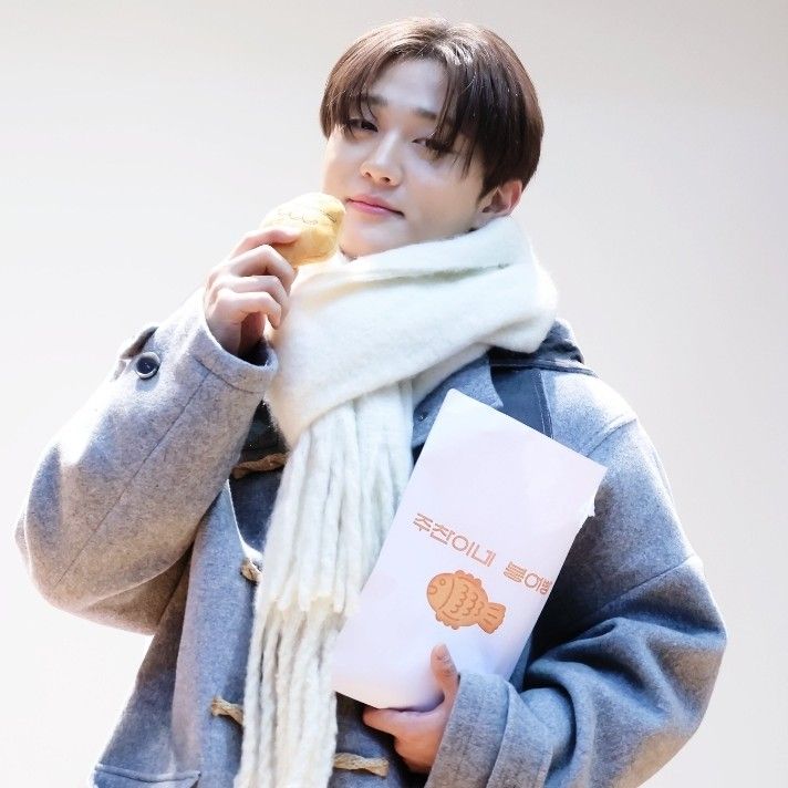 Behind-the-scenes cut of Hong Joochan (GoldenChild)