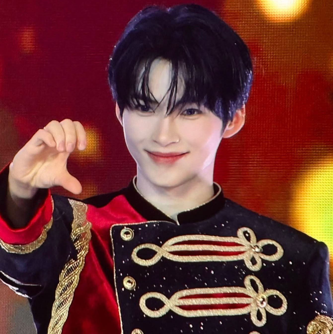 A moment captured by Sung Hanbin (ZEROBASEONE)'s fan