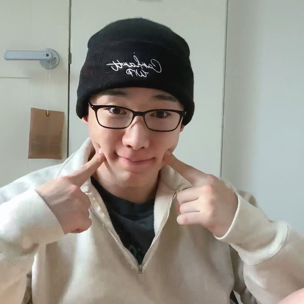 Behind-the-scenes cut of Wonho