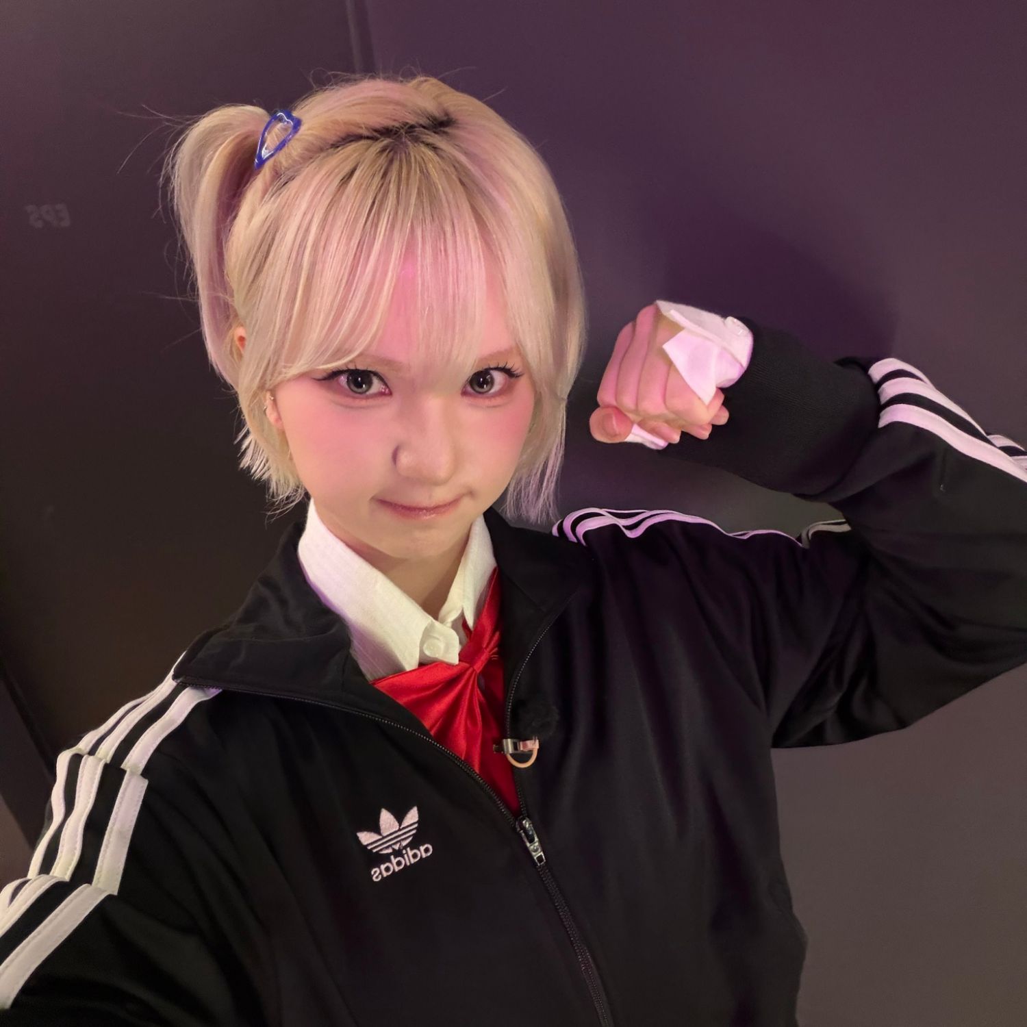 A moment captured by VIVIZ's fan