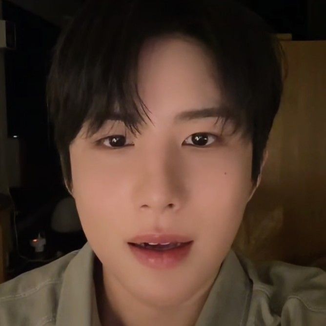 Behind-the-scenes cut of Wow (A.C.E)