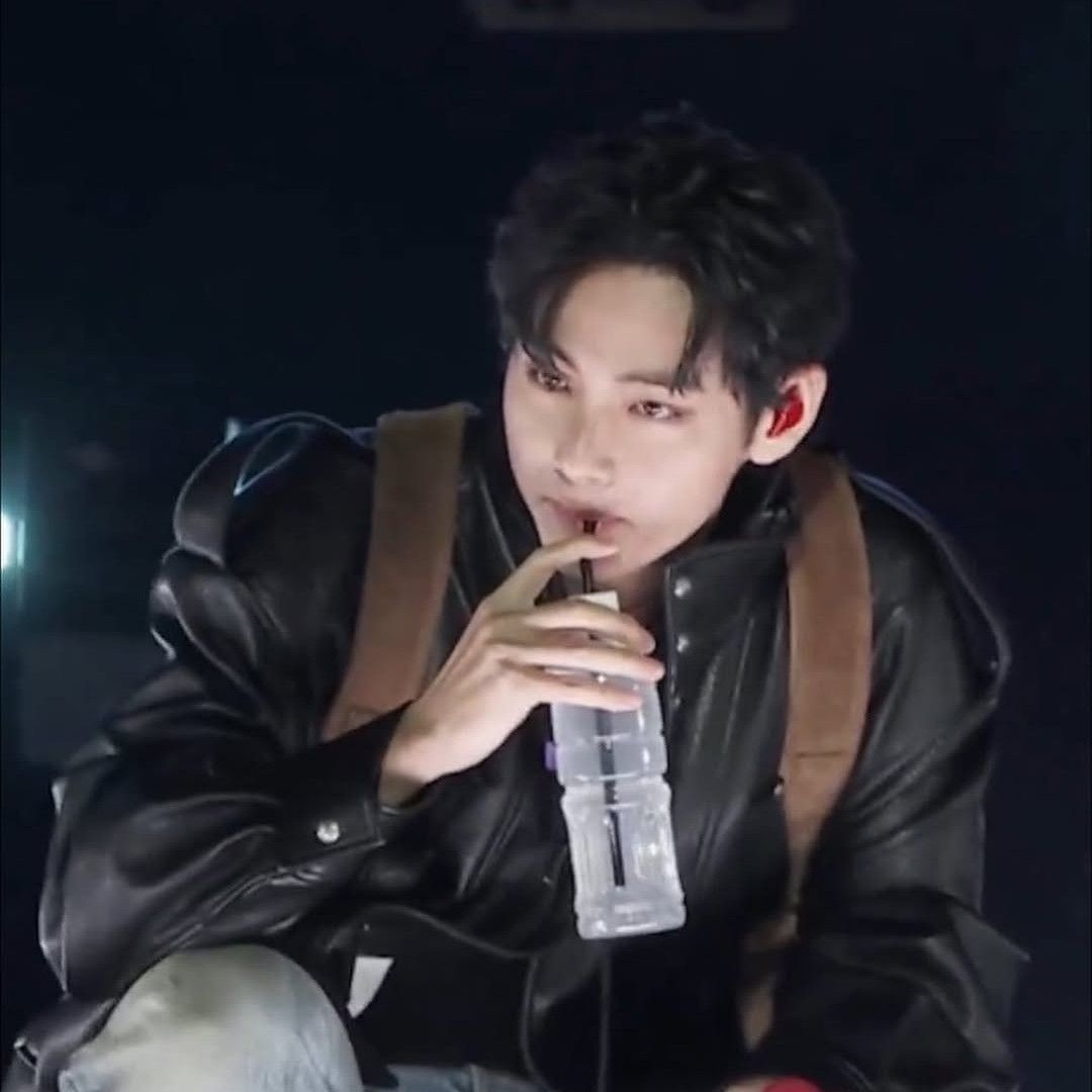 A moment captured by V (BTS)'s fan