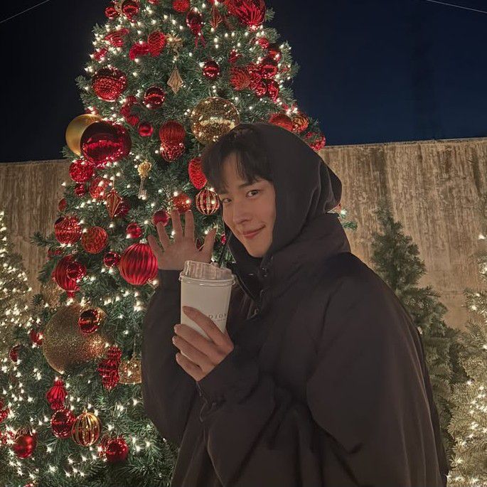 Latest photo of Choi Byungchan