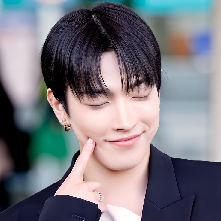 弘中 (ATEEZ)的最新照片