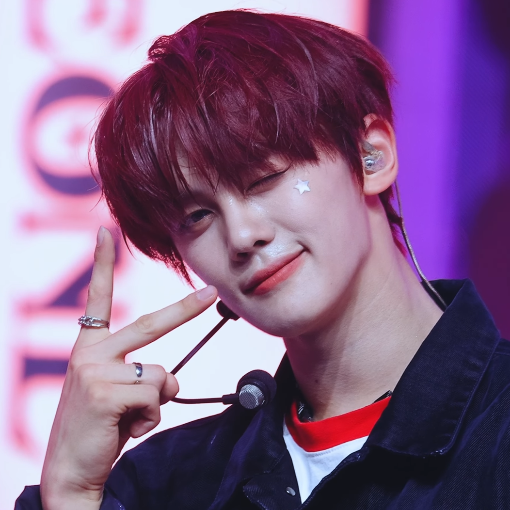 A moment captured by Kim Gyuvin (ZEROBASEONE)'s fan